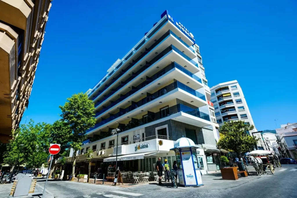 Monarque El Rodeo - External
